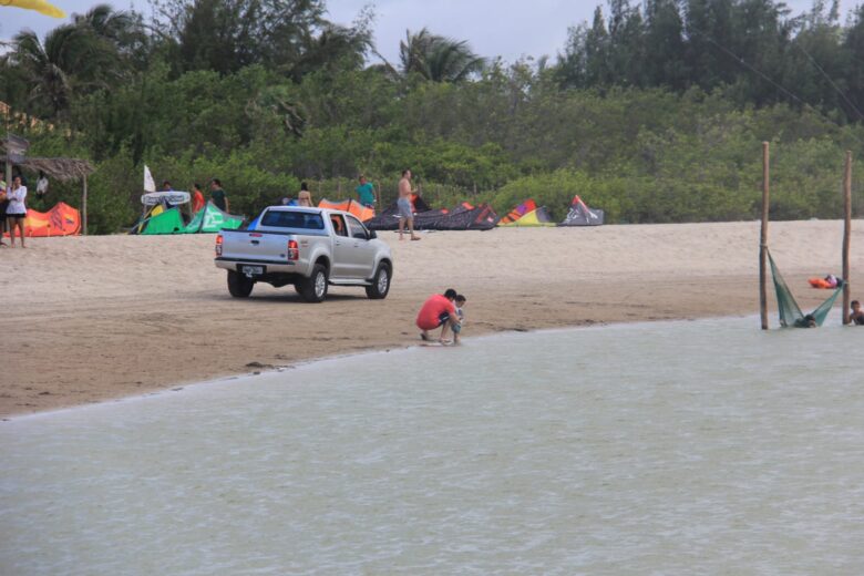 Sem fiscalização, veículos circulam livremente nas praias do PI